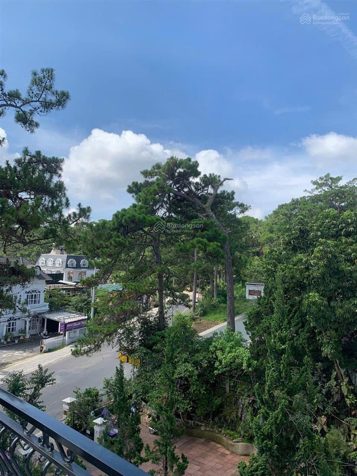 Bán khách sạn 40 phòng đường triệu việt vương , phường xuân hương , đà lạt , lâm đồng .