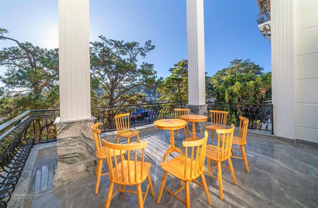 Bán khách sạn 40 phòng đường triệu việt vương , phường xuân hương , đà lạt , lâm đồng .