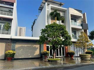Bán nhà 4 tầng (216 m2, ngang 12 m), mặt tiền đường số 22 (rộng 30 m), giá 25 tỷ