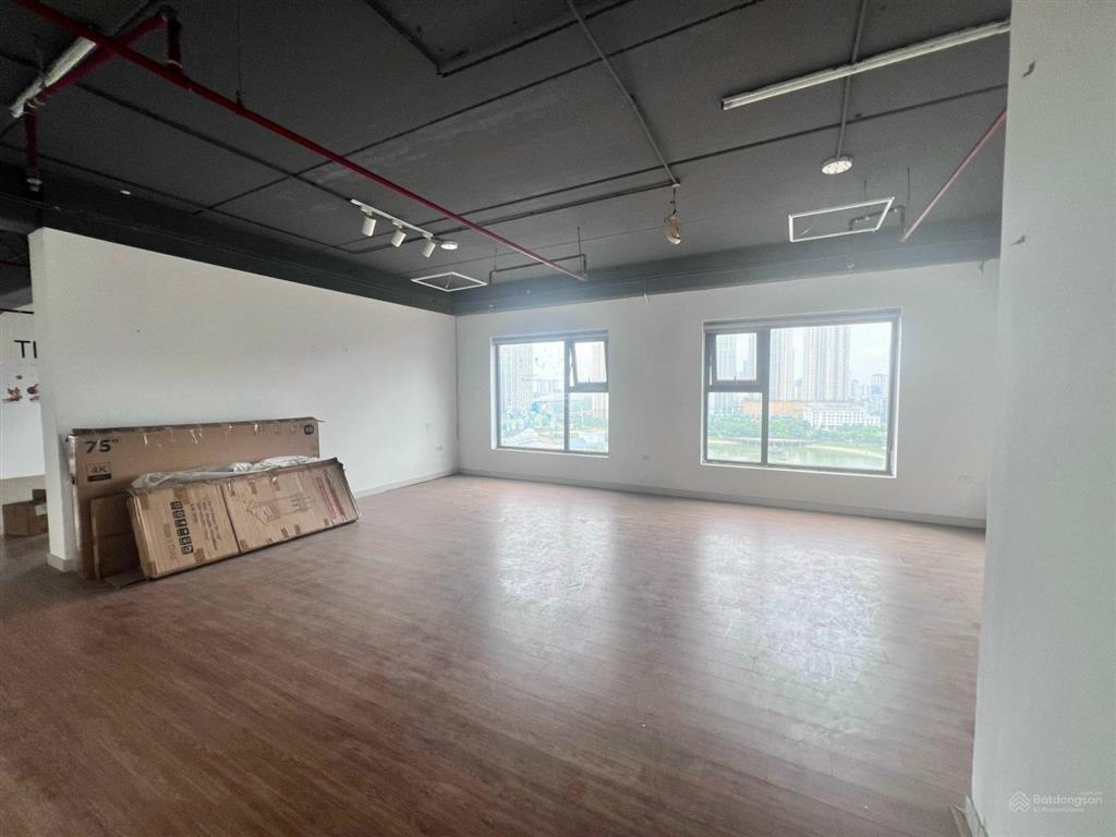 Cđt việt đức complex cần cho thuê mặt bằng làm vp, dt 100m2. giá 225k/m2/th 0356 179 ***