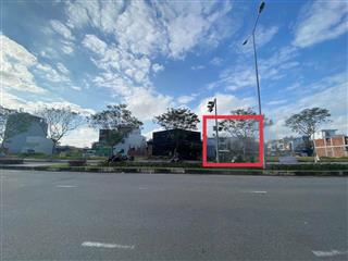 Bán lô Mt đường NAM KÌ KHỞI NGHĨA , đối diện Tòa FPT Complex Dt 235m2 giá 70tr/m2