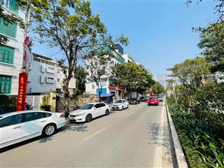Bán nhà 3 mặt tiền đường lạc long quân  tây hồ, 432m2 x mt 17m. 180 tỷ.