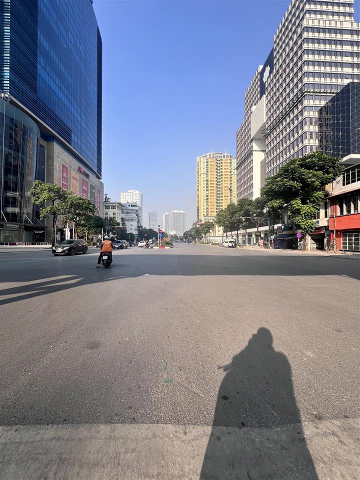 Bán toà văn phòng 2 thoáng mặt phố nguyễn chí thanh  chùa láng, 130m2 x 10t. mt ~7m. 115 tỷ.