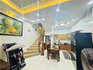 Bán nhà Ngọc Khánh 38m 5 tầng mặt tiền 4m 8.5 tỷ