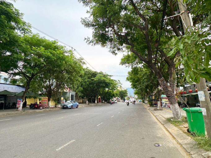 Bán lô đất 2 mặt tiền chính hữu & ,đông kinh nghĩa thục sát loseby, dt 127m2 ngang 9m, đường 10m5