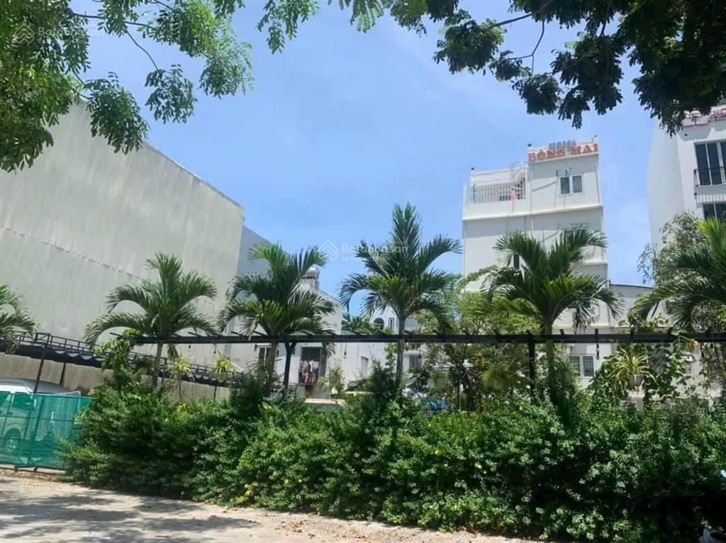 Bán lô đất mt hồ nghinh dt 200m2 ngang 10m đường 15m đất xây cao tầng
