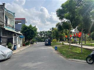 Bán nhà ngã tư thủ đức ( linh trung ) 90m2  khu phân lô bàn cờ  shr  vip nhất linh trung