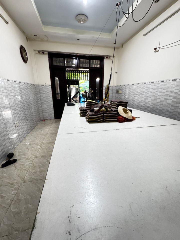 HXH Hoàng Văn Thụ gần sân bay, 57m2, 4 tầng 5PN đẹp, chỉ 8.9 tỷ, ngay trung tâm