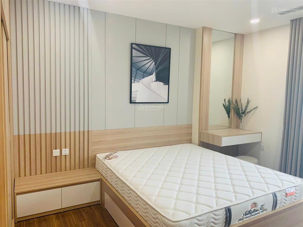 Bán ch 3pn2wc 106m2 tòa golden park, phạm văn bạch, cv cầu giấy, căn góc full nội thất, bc đông nam