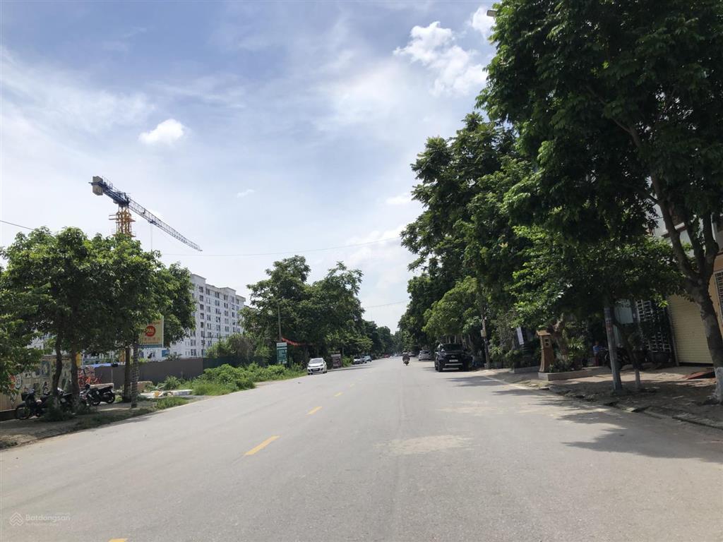 Bán mặt phố lê thanh nghị, đối diện toà chung cư đang xây, dt 90m2, mt 7m, giá 11 tỷ.