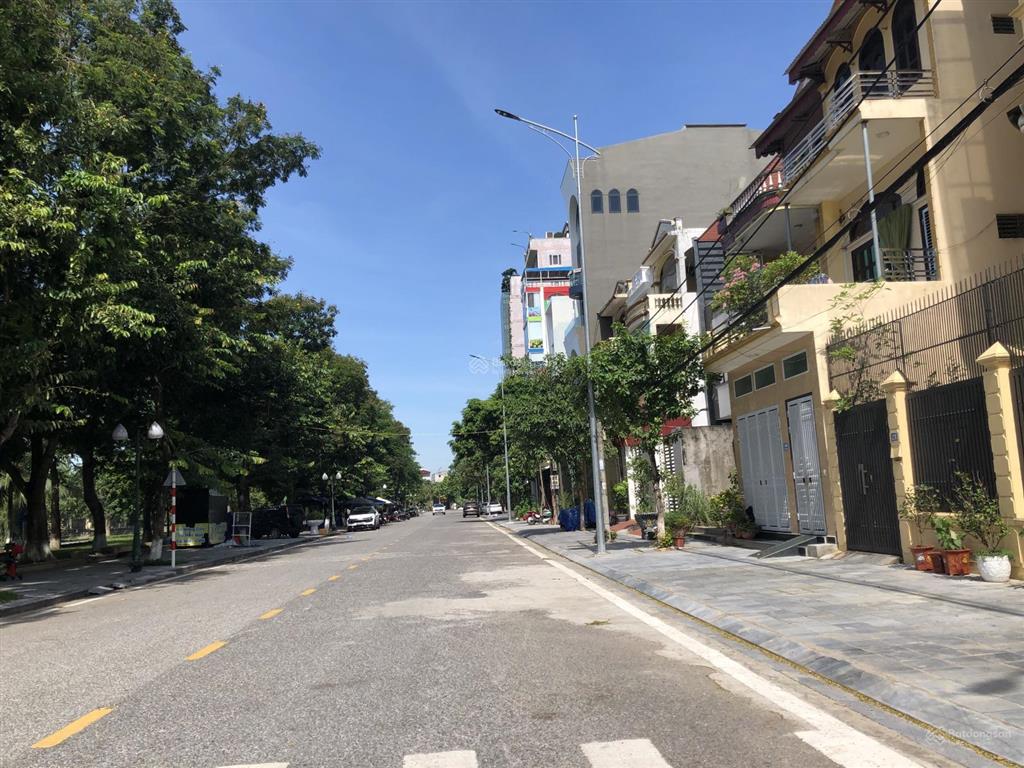 Bán đất tặng nhà 3 tầng xây dựng kiên cố phố vũ trọng phụng, view hồ đảo cò, giá 10,3 tỷ, dt 84m2.