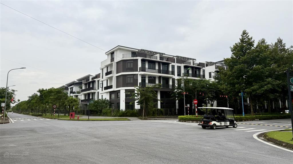 Bán nhanh căn liền kề 95m2 đường to 20m oto đỗ cửa có gara kinh doanh tốt