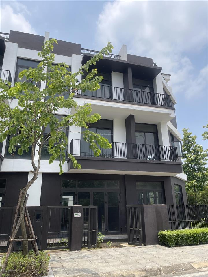 Bán nhanh căn liền kề 95m2 đường to 20m oto đỗ cửa có gara kinh doanh tốt