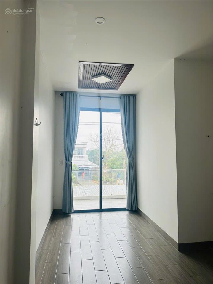 Bán nhà 2 tầng 2 mê đúc kiên cố, mặt tiền đường chính lạc long quân, chỉ 1.5km ra biển  vào ở ngay