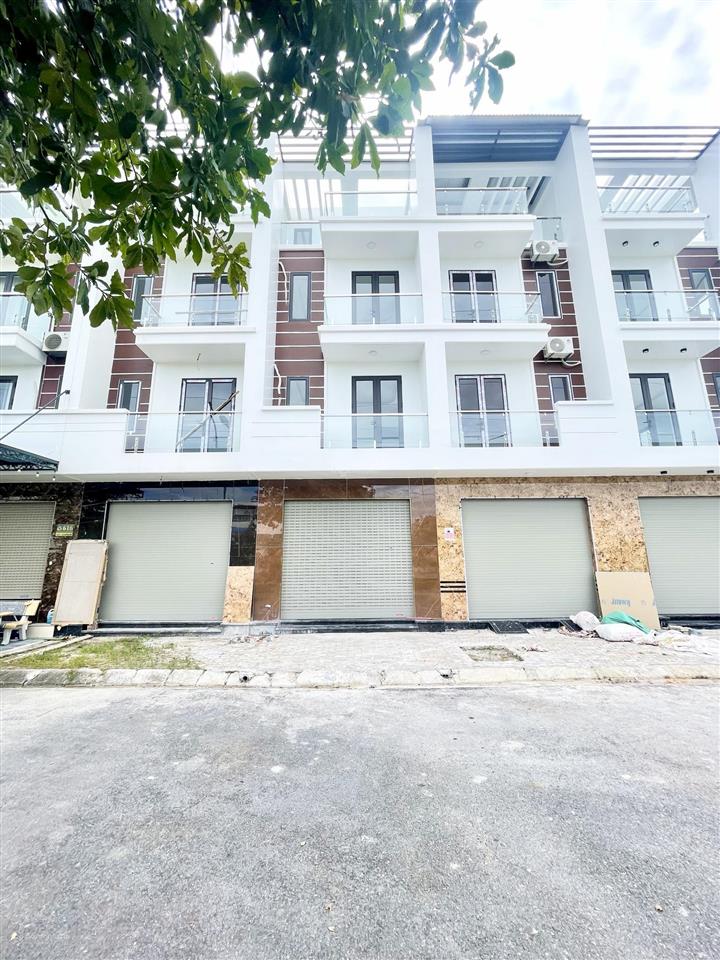 Siêu vip bán căn nhà 4 tầng dân xây cực đẹp mặt vườn hoa tại him lam hùng vương  0357 864 ***