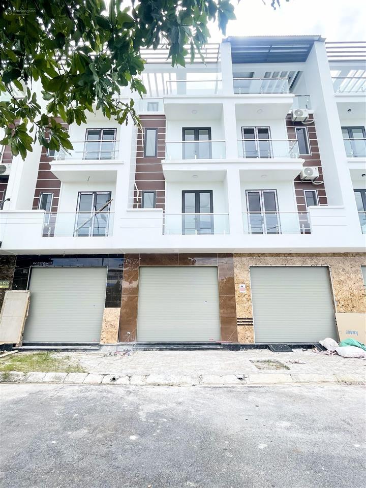 Siêu vip bán căn nhà 4 tầng dân xây cực đẹp mặt vườn hoa tại him lam hùng vương  0357 864 ***