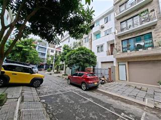 Bán nhà liền kề kđt mễ trì 77m 4 tầng hoàn thiện đẹp đường 12m 20 tỷ.