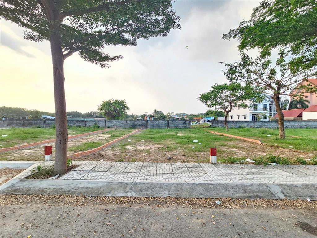 Cần bán lô đất ngay vsip 2 bàu bàng. mặt tiền 741b sổ hồng riêng