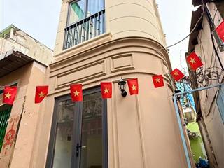 Nhà đẹp bùi viện. phạm ngũ lão. quận 1  4 tầng (3 x 10m) ,dtsd  80m2 hđt  30 triệu  8,6 tỷ