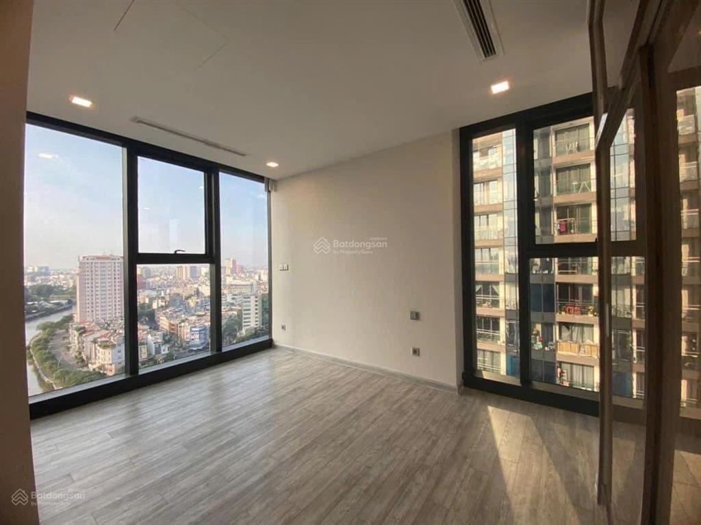 Bán 3pn lux646.07 111m2 giá 24 tỷ bao sổ hồng, tặng nội thất