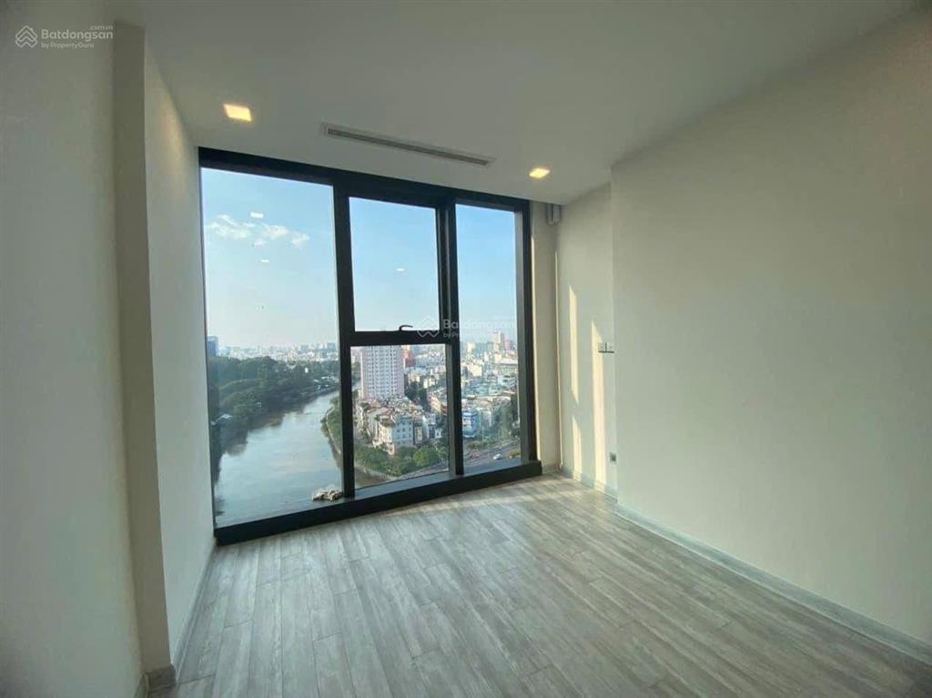 Bán 3pn lux646.07 111m2 giá 24 tỷ bao sổ hồng, tặng nội thất