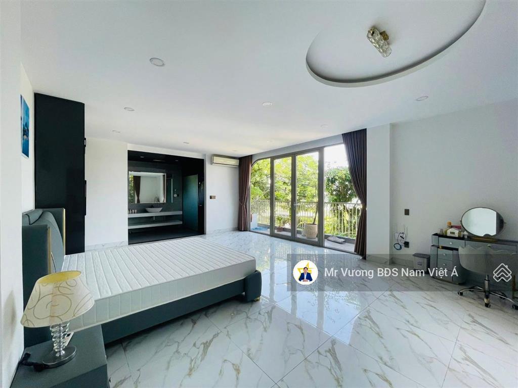 Chính chủ bán villa 3 tầng có hồ bơi đường anh thơ, nam việt á