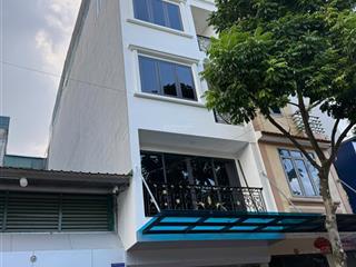 Bán nhà 6 tầng thang máy giáp ga tàu điện nhổn hà nội, ô tô đỗ cửa, dt 80m2.  0989 028 ***