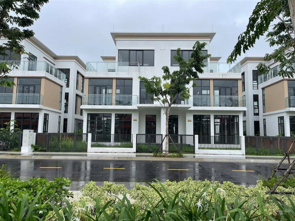 Nhà phố t&t 108m2 giá 5.3 tỷ hỗ trợ vay 70% căn đẹp  0932 991 ***