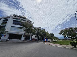 Bán lô góc đối diện công viẻn . trục chính thông vành đai đai . giá chỉ 69tr .em hoàng 0905 907 ***