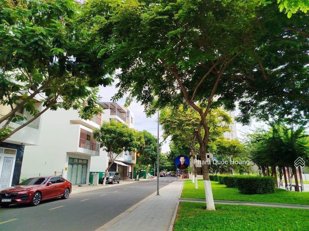 8,5ty bán lô góc ngay công viên  vcn phước long 1. lô rất đẹp.  em hoàng 0905 907 ***