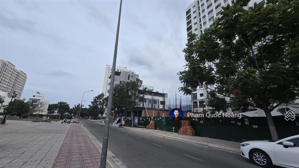 Trực diện công viên lớn. xây 3 tầng 1 tum 77tr/m2. kdt hà quang i.  em hoàng 0905 907 *** ạ