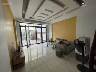 Cho thuê nguyên căn sân cổng văn cao, dt 110m2 x 3 tầng, 4 p.ngủ.