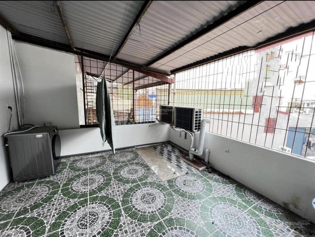 Cho thuê nhà khu phân lô văn cao, dt 70m2, 4 p.ngủ khép kín.