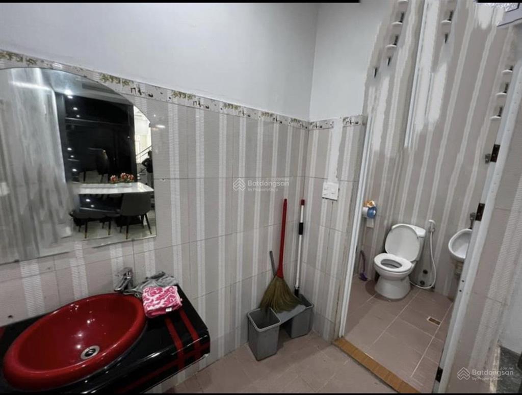 Cho thuê nhà khu phân lô văn cao, dt 70m2, 4 p.ngủ khép kín.