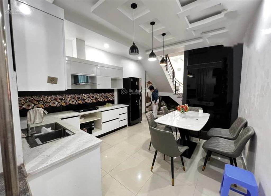 Cho thuê nhà khu phân lô văn cao, dt 70m2, 4 p.ngủ khép kín.