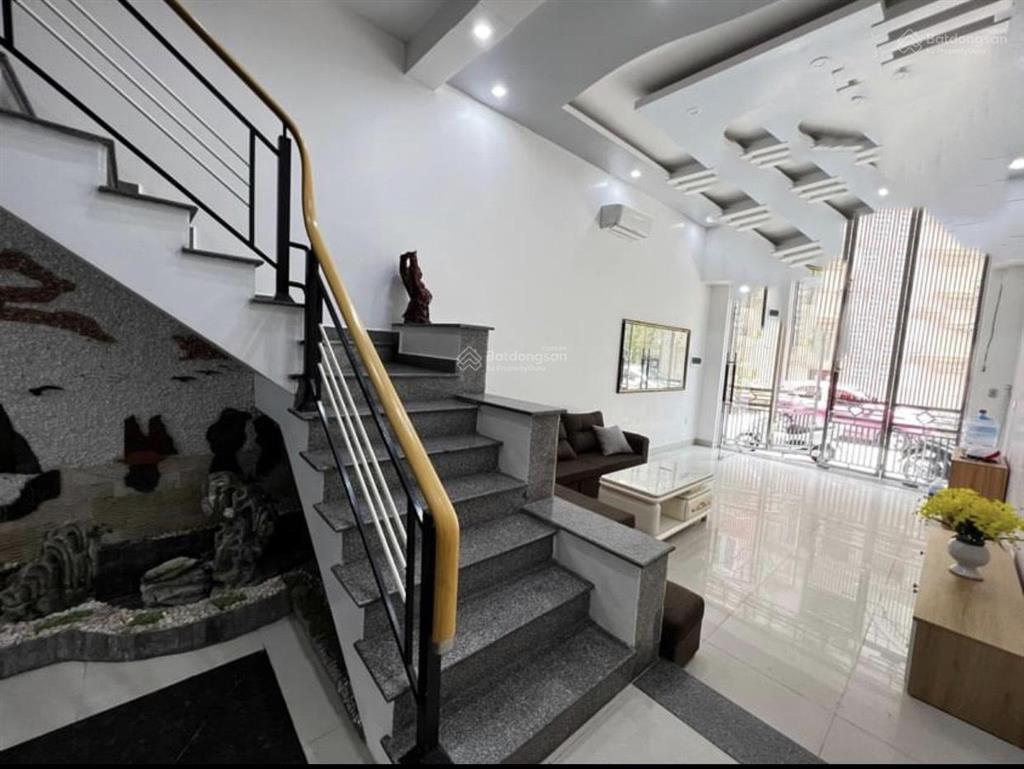 Cho thuê nhà khu phân lô văn cao, dt 70m2, 4 p.ngủ khép kín.