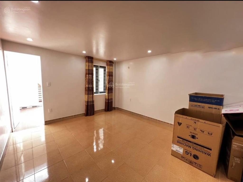 Cho thuê nhà khu phân lô văn cao, dt 70m2, 4 p.ngủ khép kín.