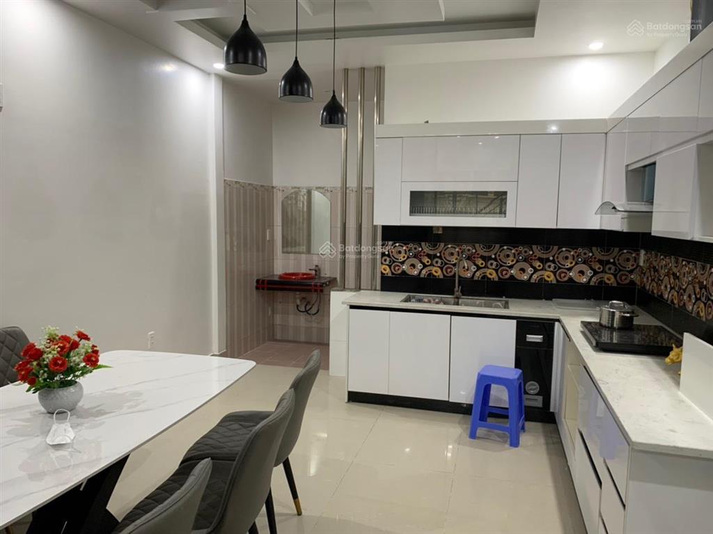 Cho thuê nhà khu phân lô văn cao, dt 70m2, 4 p.ngủ khép kín.