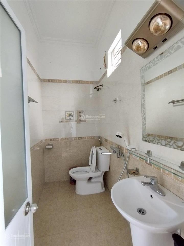 Cho thuê nguyên căn sân cổng văn cao 110m2, 4 p.ngủ full nội thất.