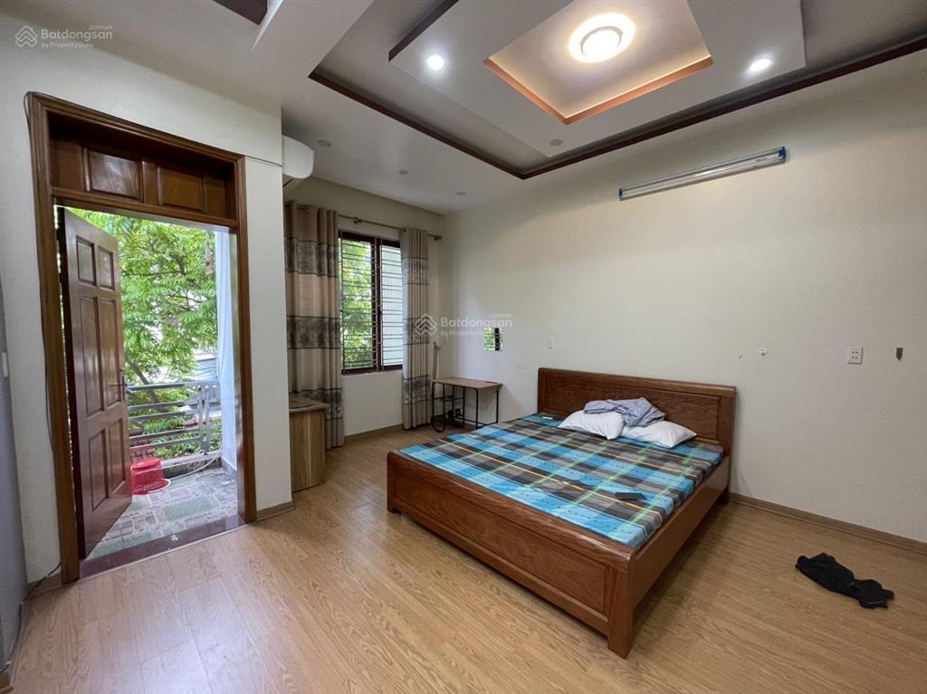 Cho thuê nguyên căn sân cổng văn cao 110m2, 4 p.ngủ full nội thất.