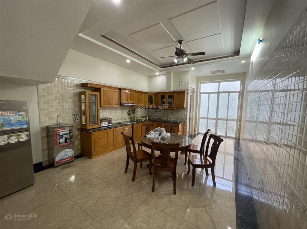 Cho thuê nguyên căn sân cổng văn cao 110m2, 4 p.ngủ full nội thất.