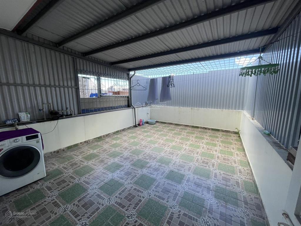 Cho thuê nguyên căn sân cổng văn cao 110m2, 4 p.ngủ full nội thất.