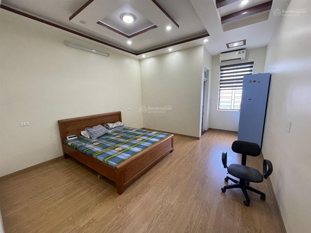 Cho thuê nguyên căn sân cổng văn cao 110m2, 4 p.ngủ full nội thất.