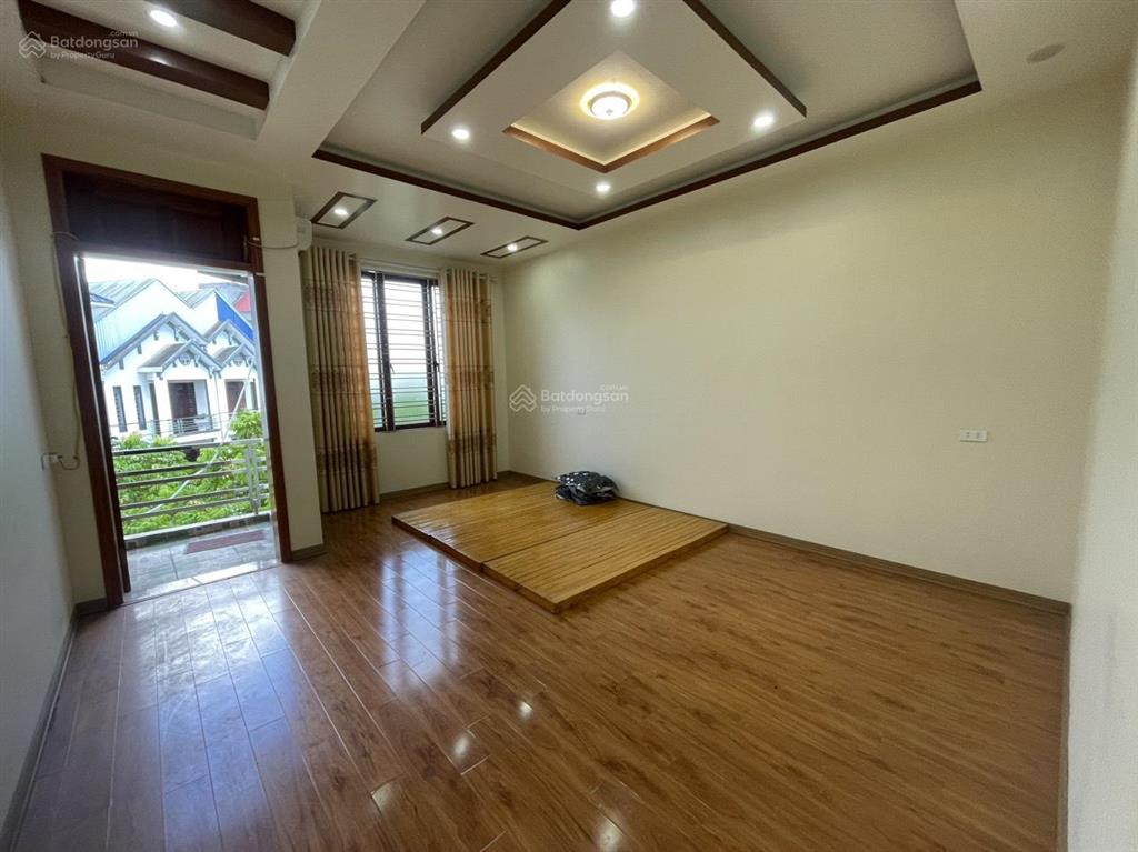 Cho thuê nguyên căn sân cổng văn cao 110m2, 4 p.ngủ full nội thất.