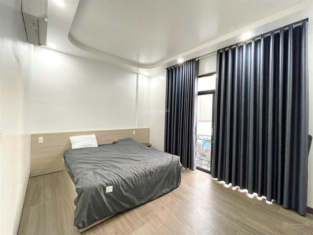 Cho thuê nhà văn cao 4 p.ngủ full nội thất, cách mặt đường chỉ 20m.