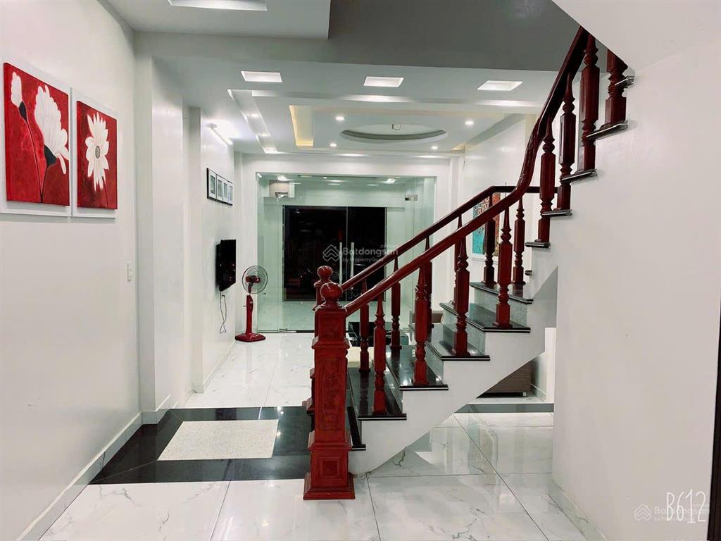 Cho thuê nhà tuyến 2 văn cao, 5 phòng ngủ khép kín, dt 80m2 x 4 tầng