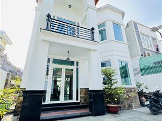 Cho thuê bt trệt lầu, dt 9m x 17m  giá 35tr/ tháng  ngay kđt vạn phúc  cách ql13 chỉ 300m.