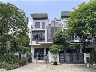 Tôi chủ nhà cần bán căn biệt thự sân vườn 280m2 đất. xây 3 tầng, nguyên bản