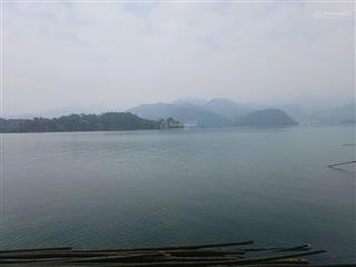 Bán lô đất bám hồ cực đẹp, quanh đất gần như là hồ