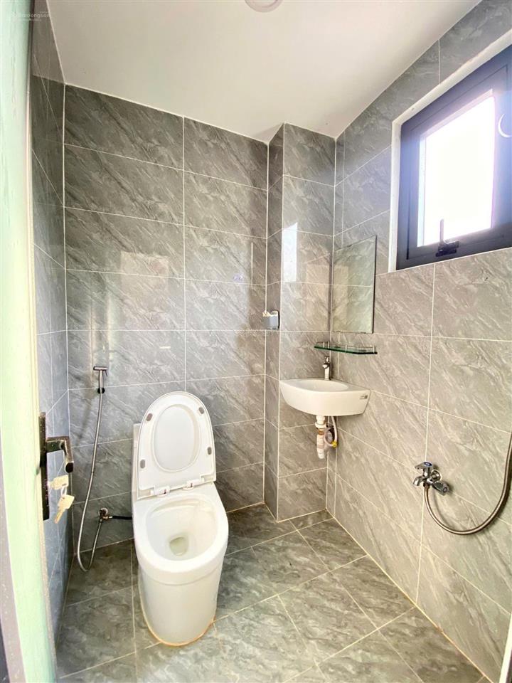 Phòng trọ full nội thất cửa sổ đối diên công viên phần mềm quang trung